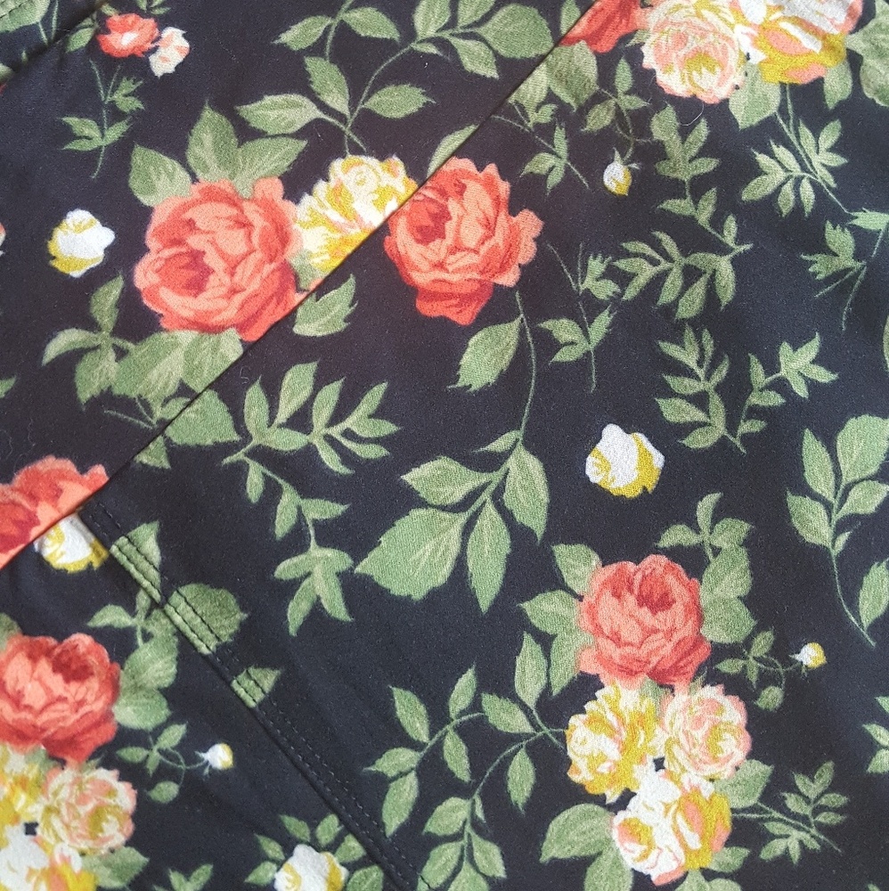 《LuLaRoe》Rose Leggings - Picture 2 of 4